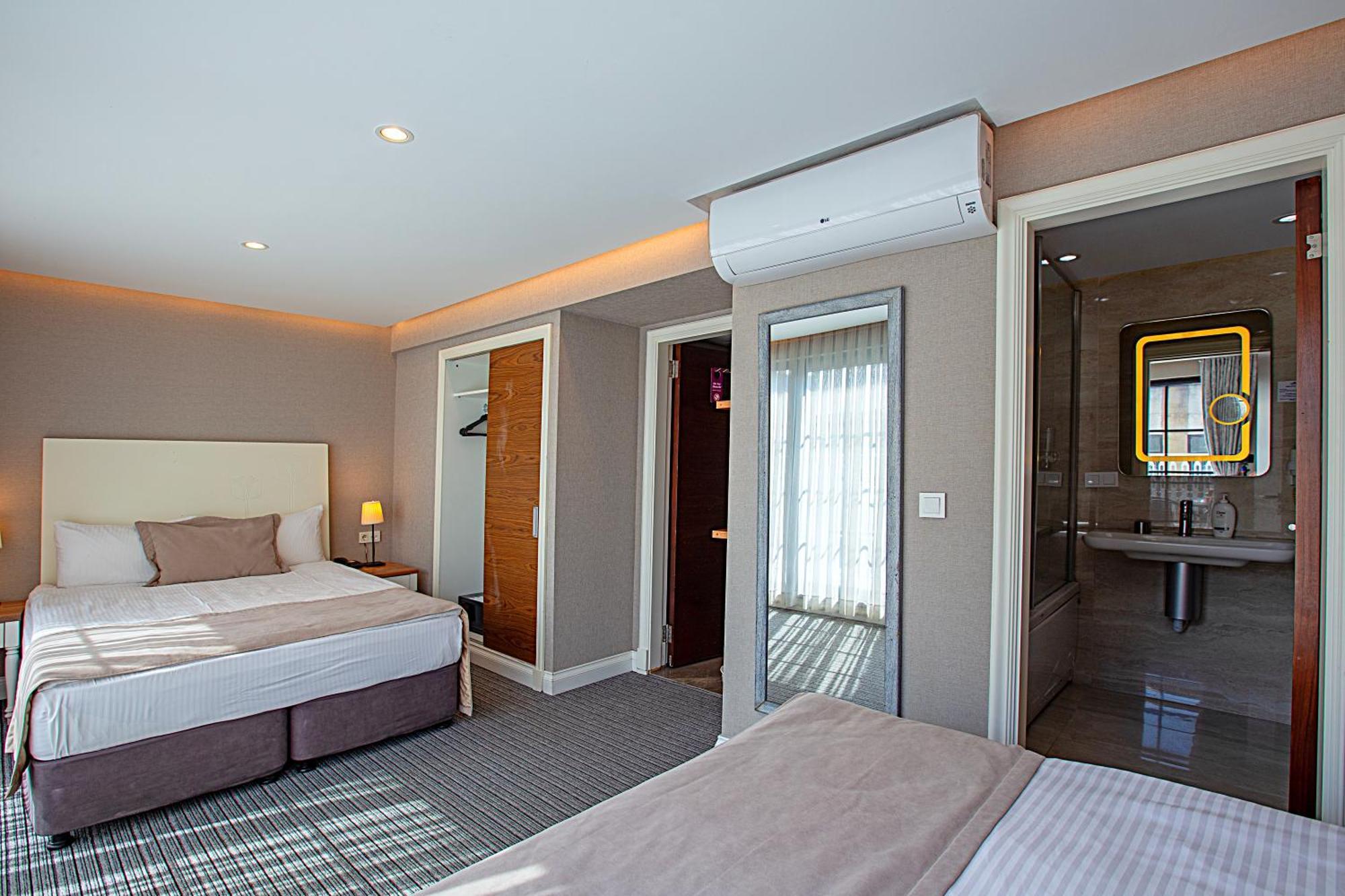 Aston Taksim Готель 4*