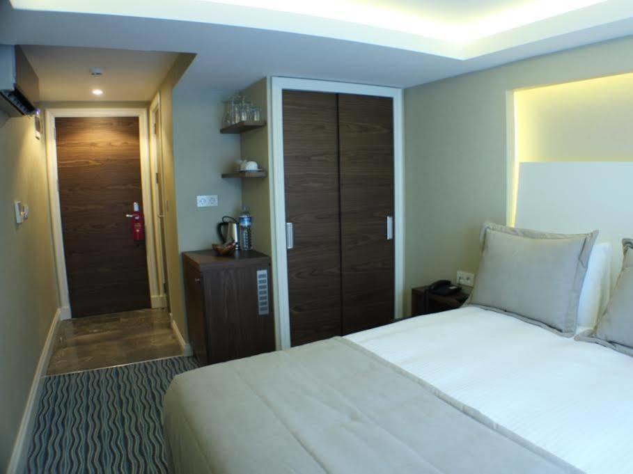 Aston Taksim Готель 4*